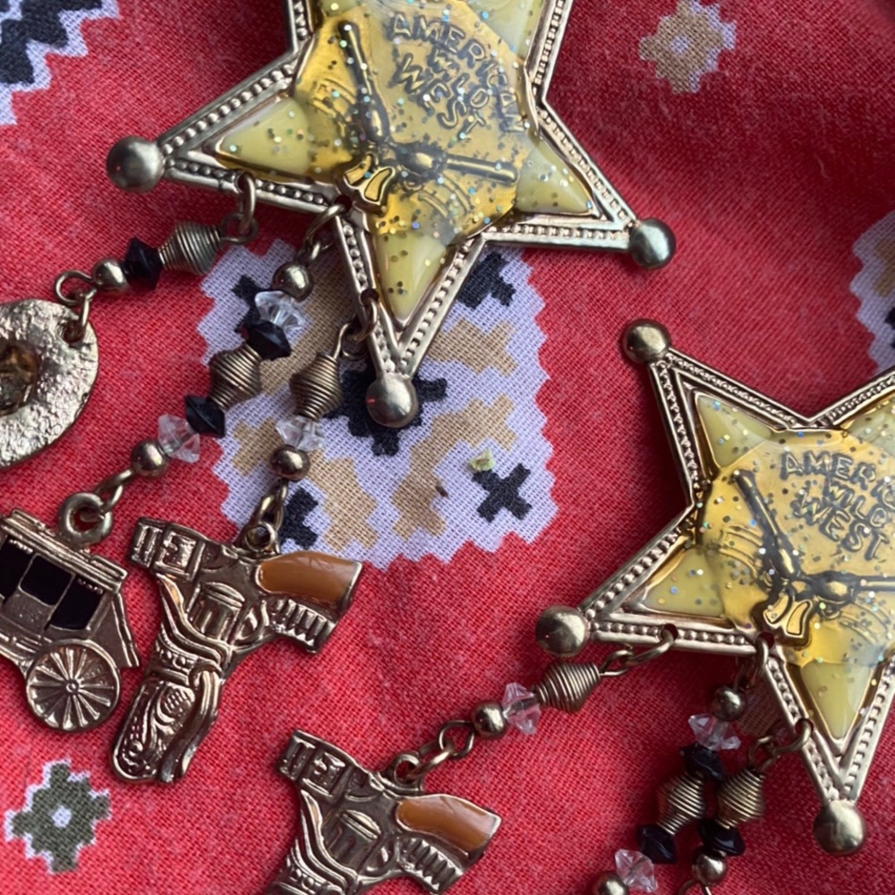 vintage AMERICAN WILD WEST clip on earrings